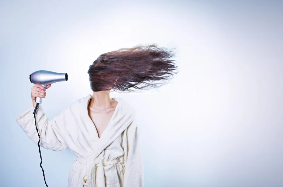 Как правильно сушить волосы феном